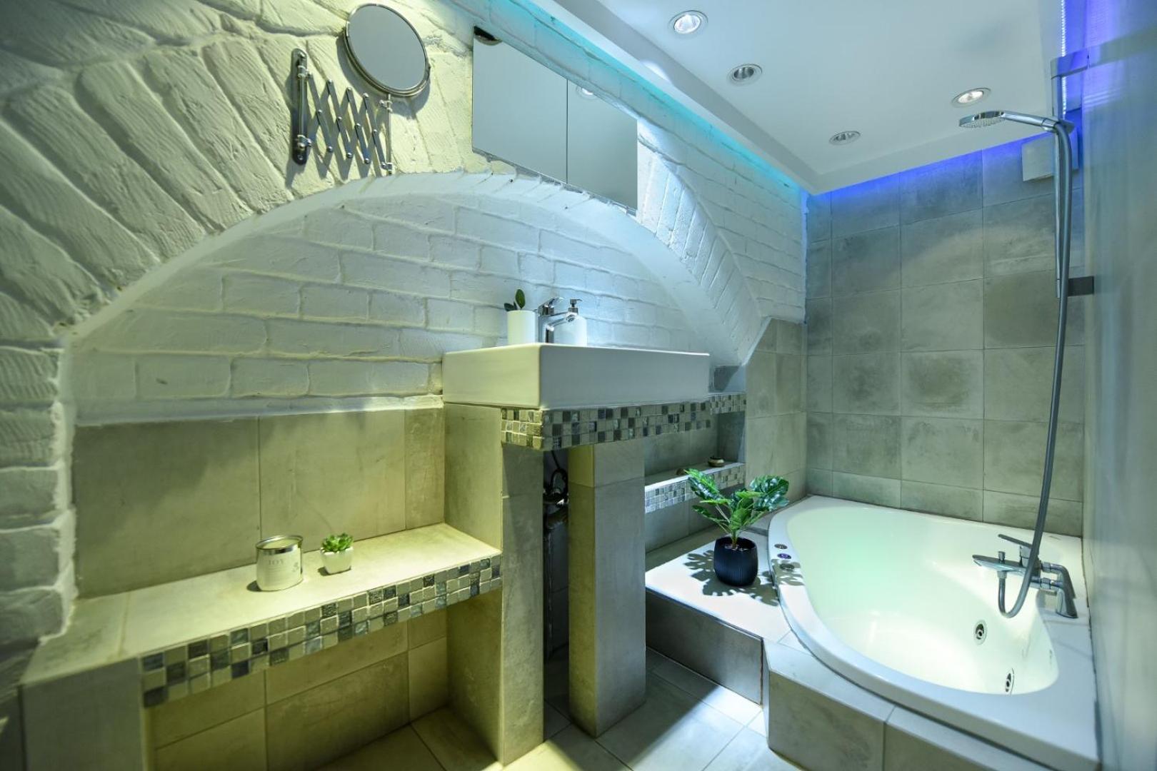 Central Comfort - Duplex-Style Studios On Regina Elisabeta Bucureşti Ngoại thất bức ảnh